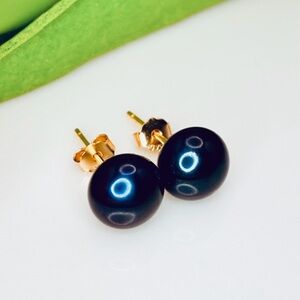 Elegant Natural Freshwater Black Pearl Stud Earrings in Gold